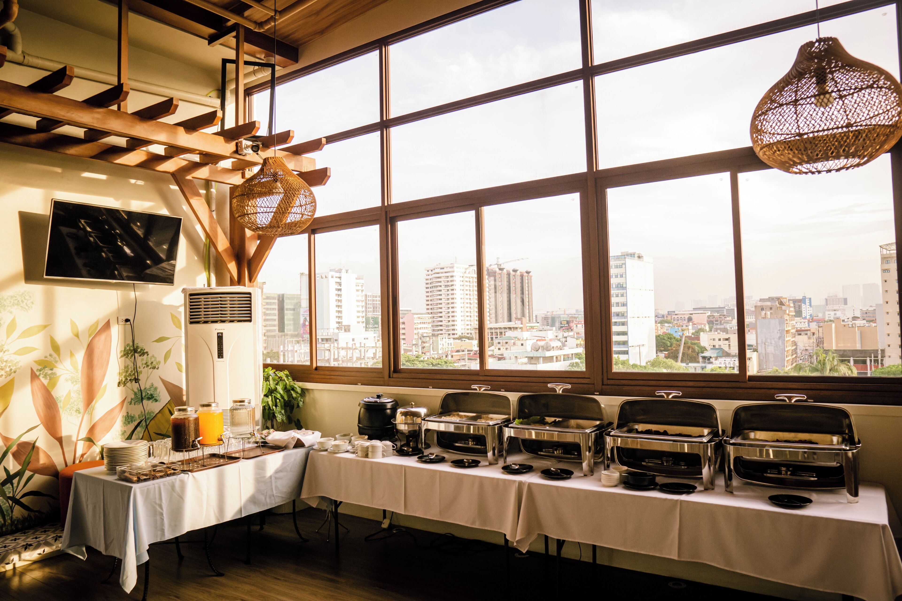 Daily local cuisine breakfast (PHP 350 per person)