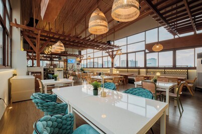 尼科爾斯機場酒店