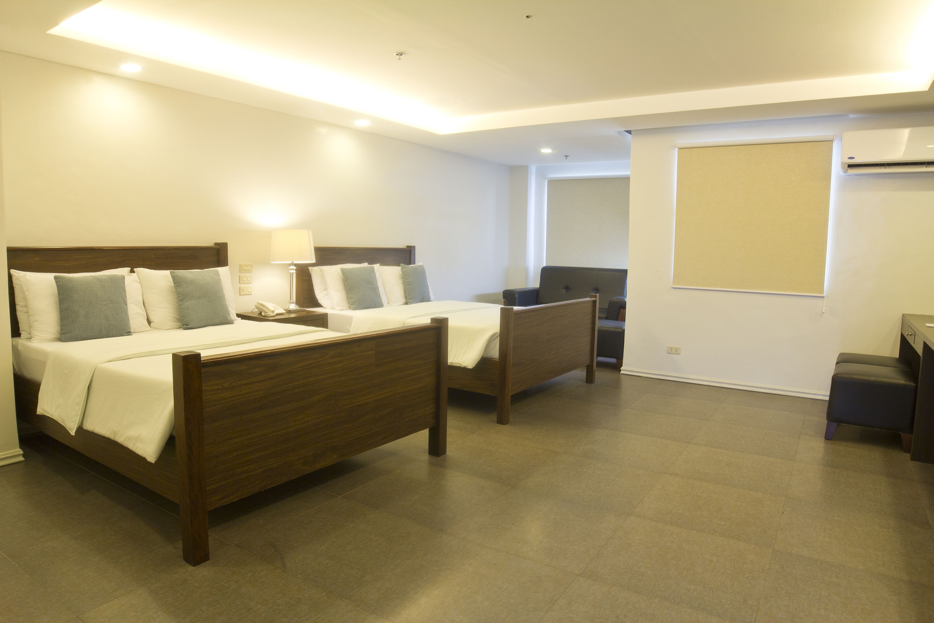 Photo - Nichols Airport Hotel