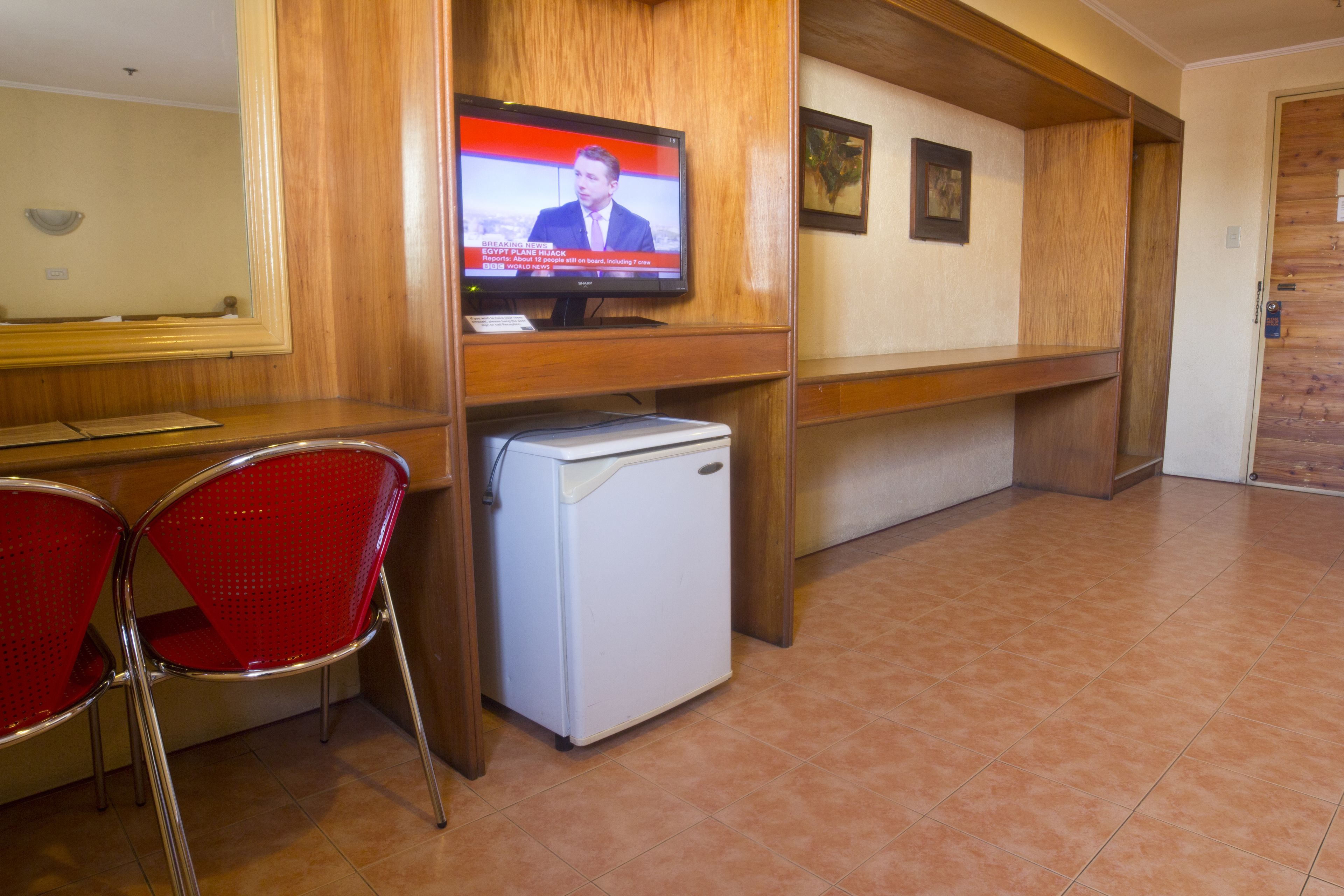 Photo - Nichols Airport Hotel