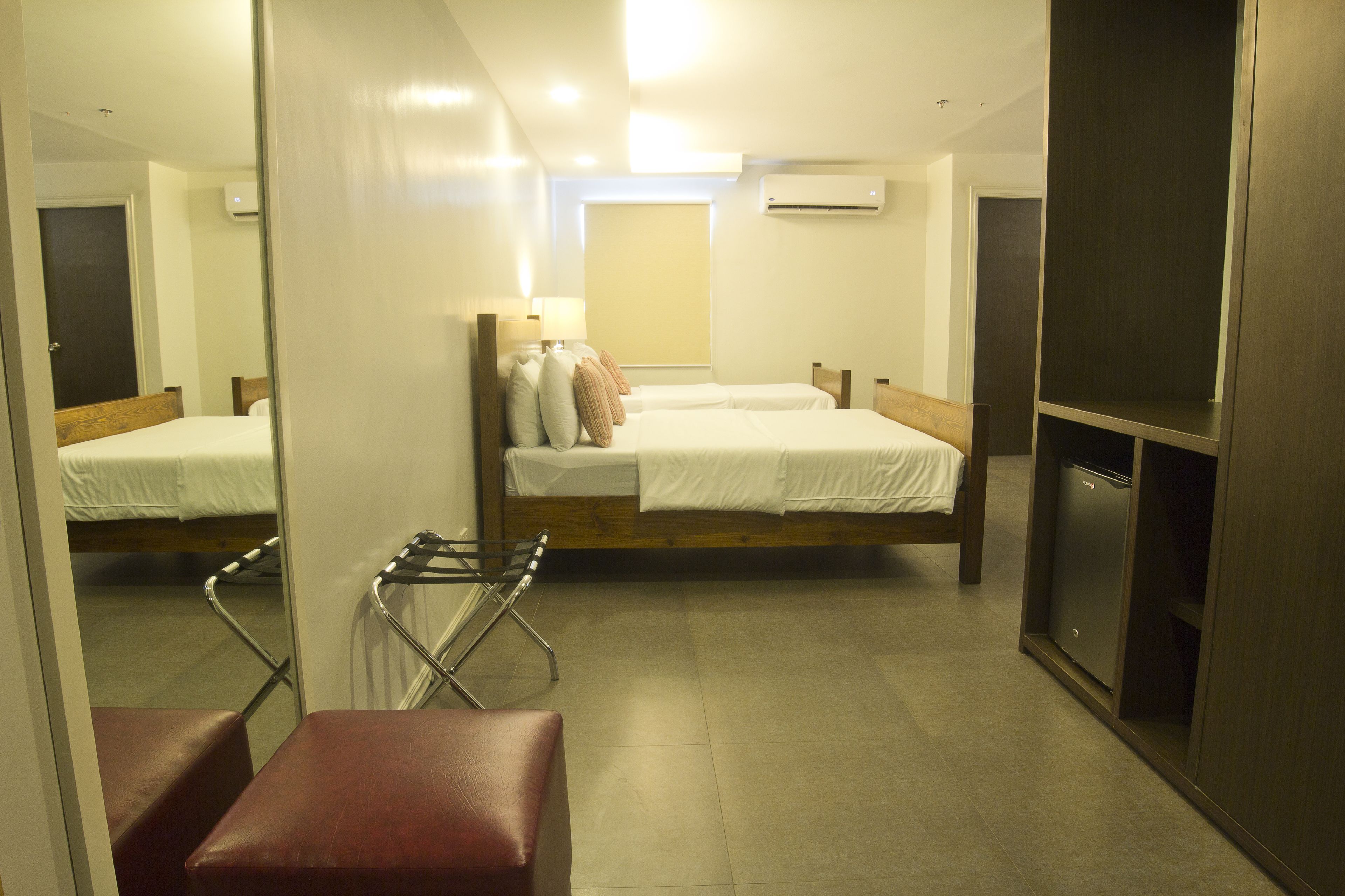 Photo - Nichols Airport Hotel