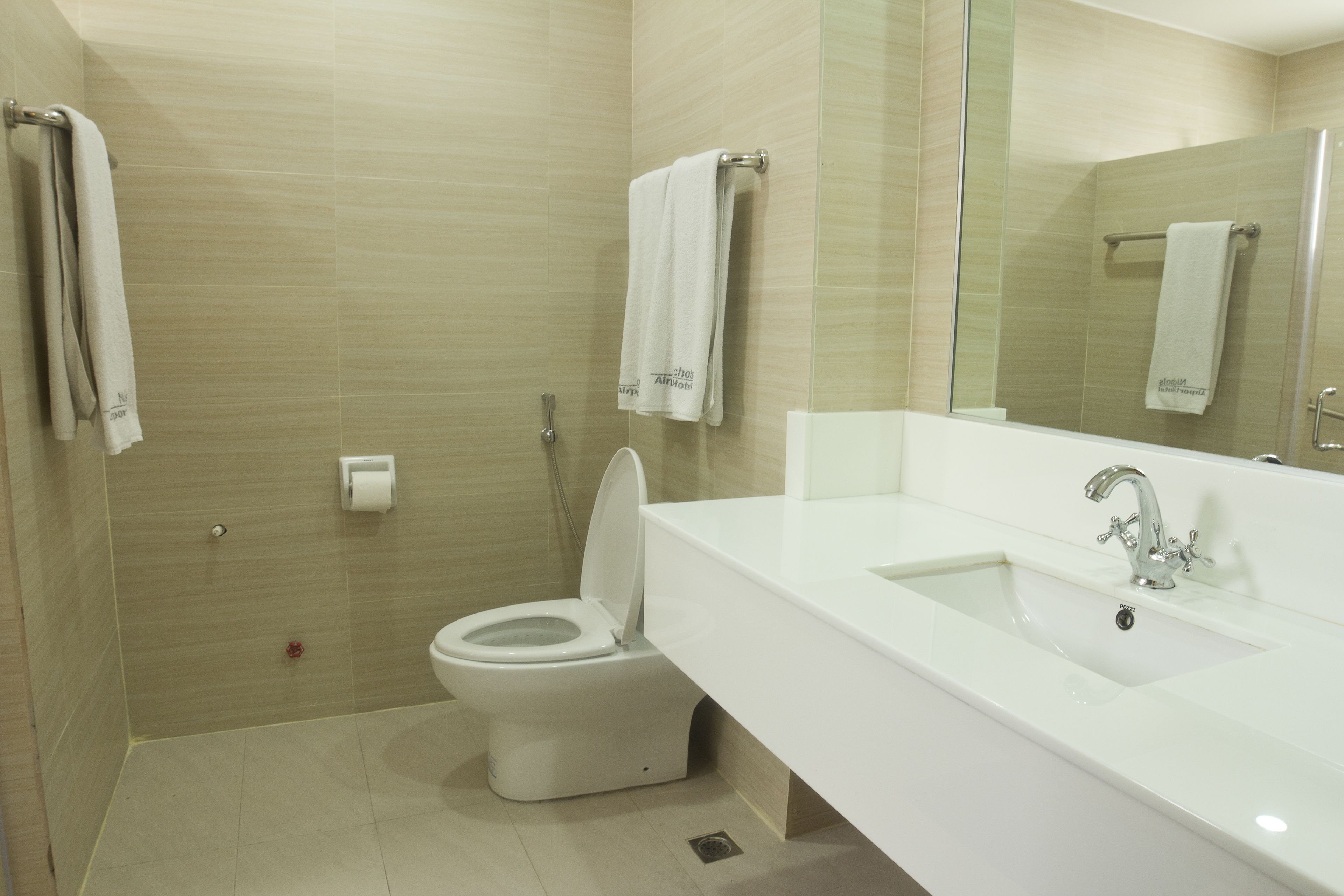 Photo - Nichols Airport Hotel