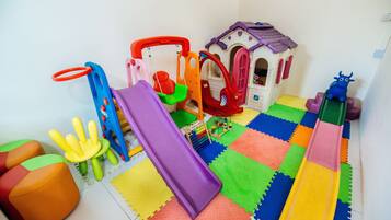 Area giochi per bambini (al coperto)