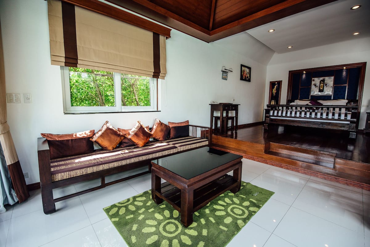 Garden Pool Villa | Minibar, in-room safe, desk, laptop workspace
