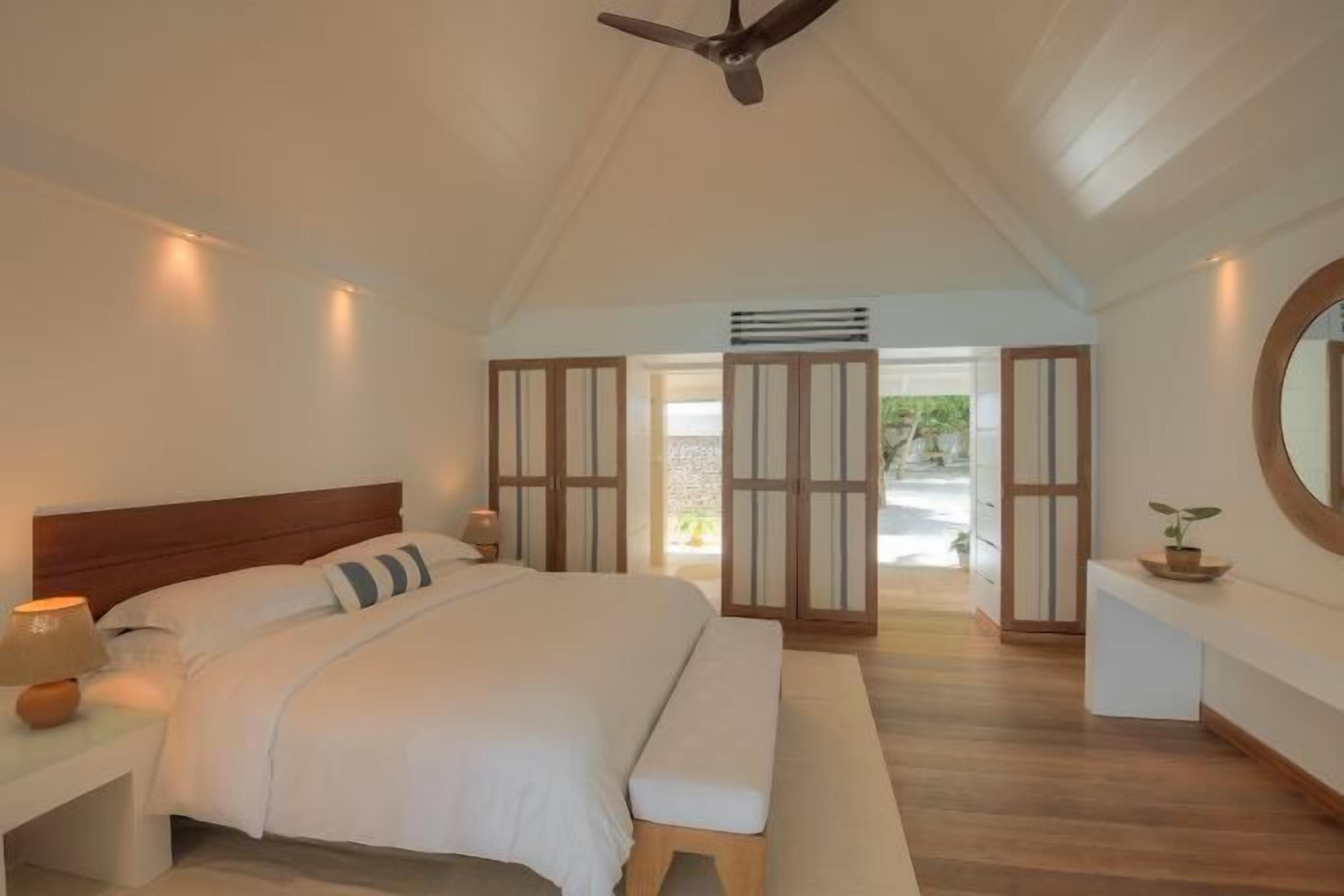 Een gratis minibar, een kluis op de kamer, een bureau, gratis babybedden