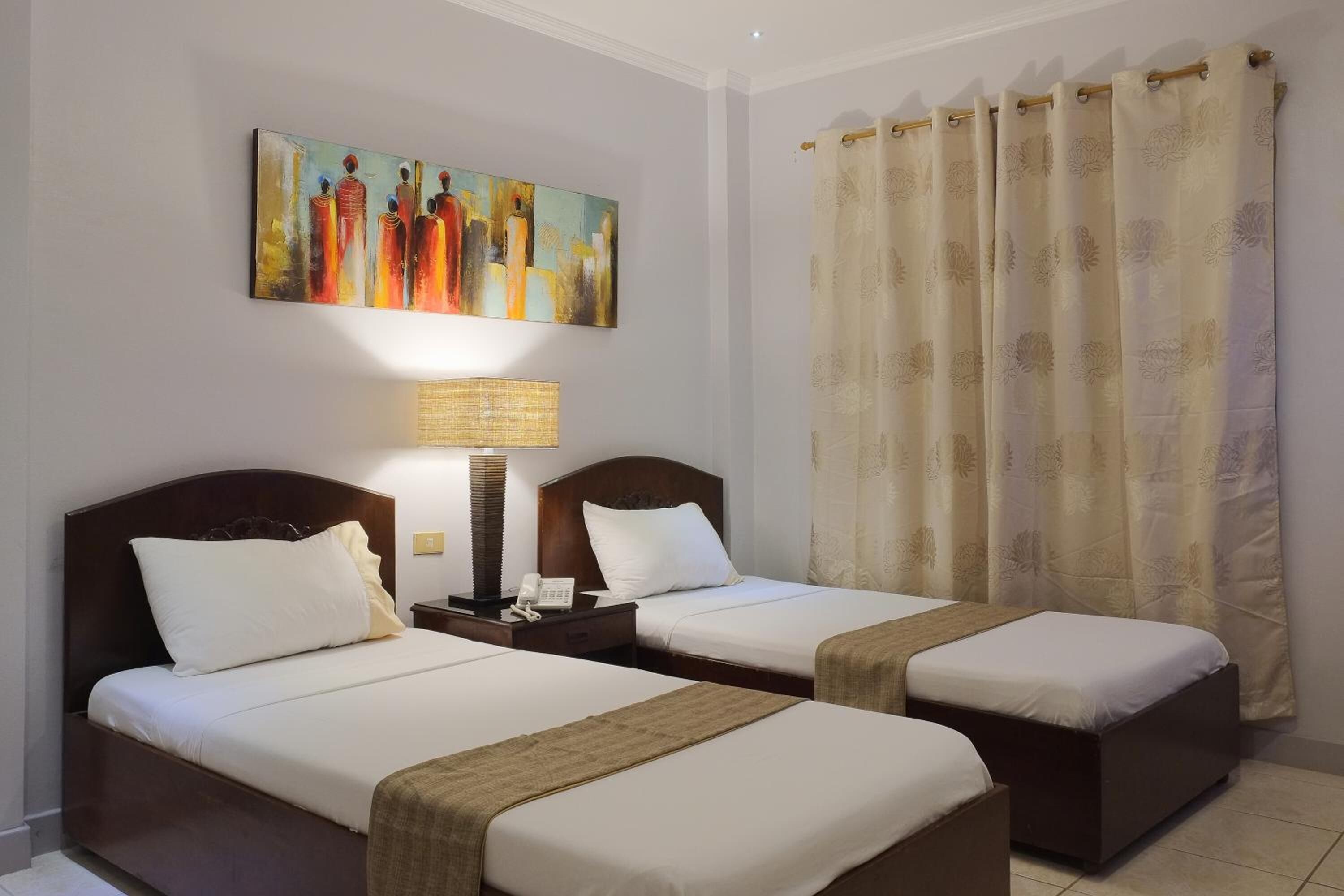 Peralatan tempat tidur premium, peti besi dalam bilik 