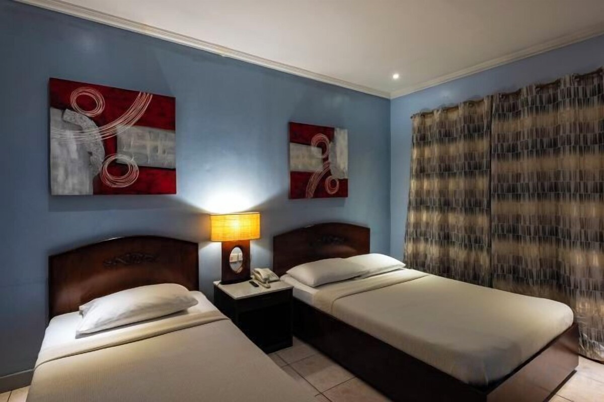 Premium bedding, in-room safe, desk, blackout curtains