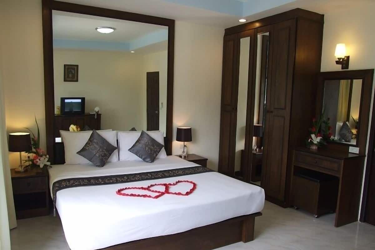 Superior Room | Bar mini, peti besi dalam bilik, meja, katil lipat simpan/tambahan 