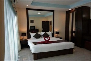 Minibar, in-room safe, individually furnished, desk