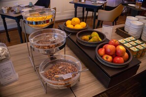 Daily buffet breakfast for a fee - Domaine du Boisniard (Chanverrie)