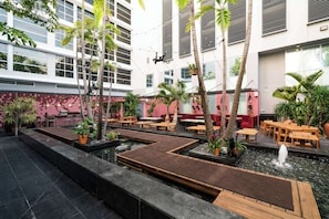 Breakfast, lunch, dinner and brunch served - Boulan South Beach (Miami Beach)