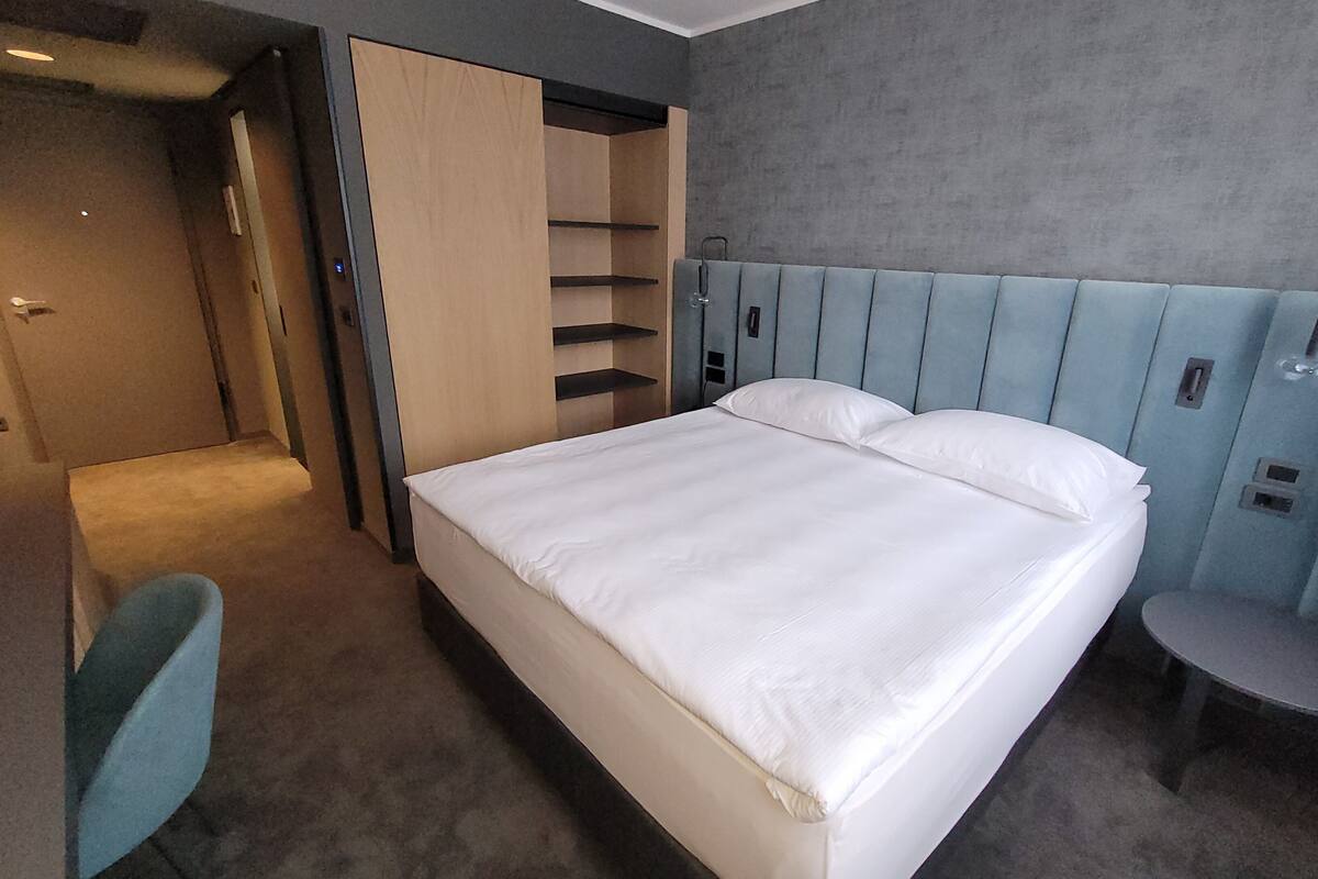 Hypoallergeen beddengoed, een kluis op de kamer, een bureau