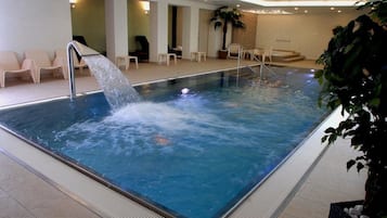 Indendørs pool