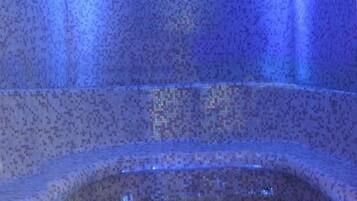 Hot tub, steam room