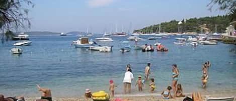 Una playa cerca