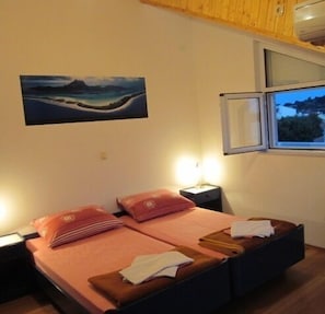 Desk, blackout drapes, iron/ironing board, free WiFi - Apartmani Kresic (Hvar)