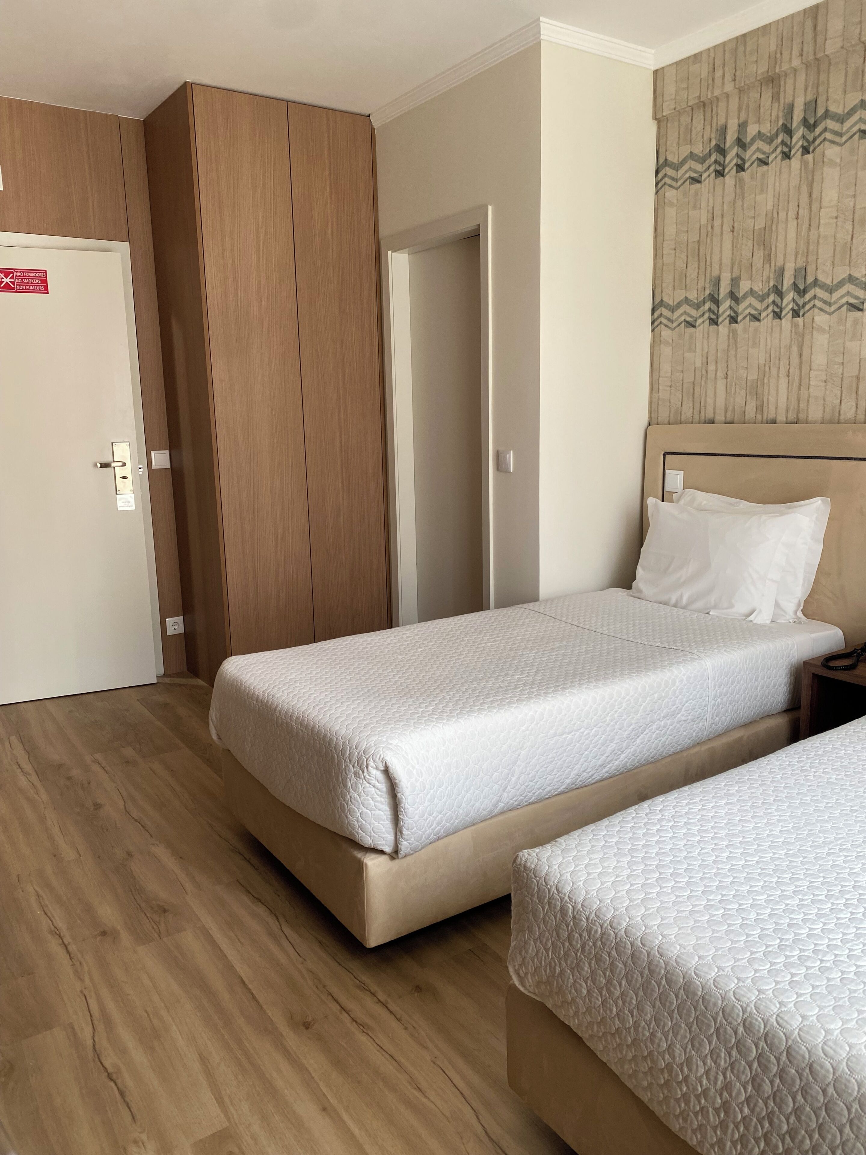 Superior Twin Room | Minibar, in-room safe, desk, blackout drapes