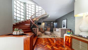 บริเวณนั่งเล่นที่ล็อบบี้