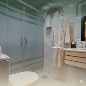 Badkamer met douche