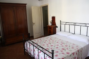 Frette Italian sheets, premium bedding, down duvets, Select Comfort beds