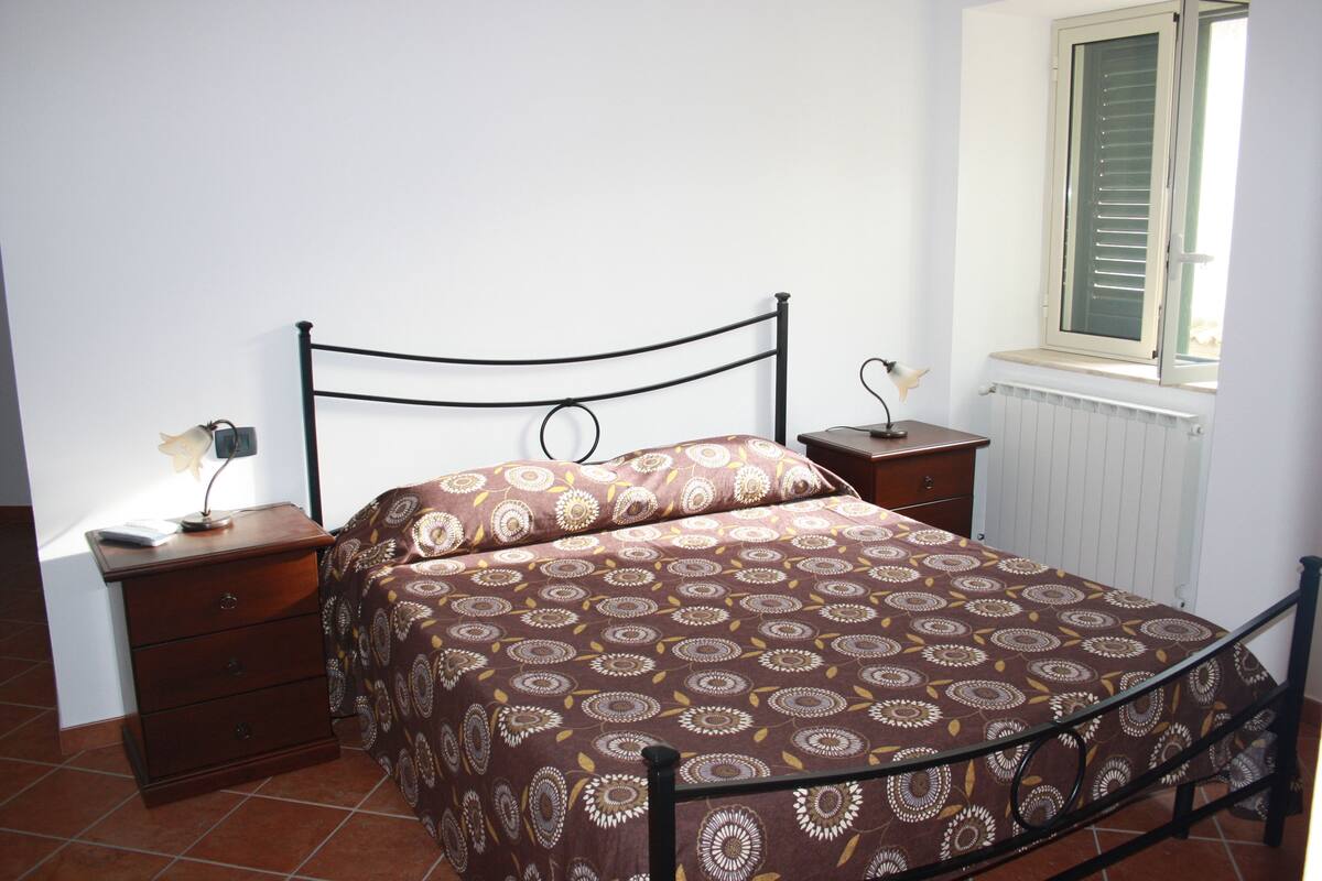 Frette Italian sheets, premium bedding, down duvets, Select Comfort beds
