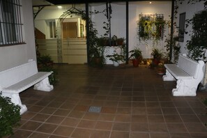 Área de estar no saguão