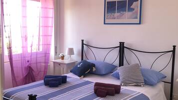 Free WiFi, bed sheets