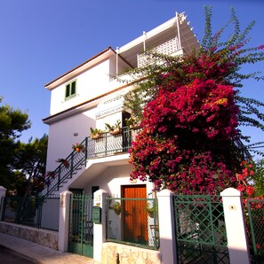 Fachada del alojamiento