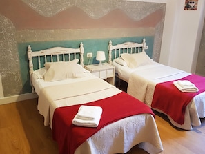 Basic-Doppel- oder -Zweibettzimmer