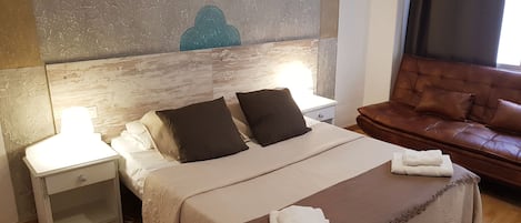 Decoración personalizada, muebles diferentes y escritorio 