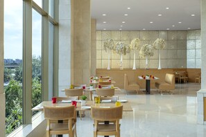 Desayuno buffet todos los días (con cargo) 