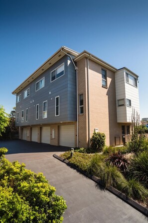 Exterior - Charlestown Executive Apartments (Charlestown)