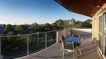 Apartemen Deluks, 1 kamar tidur, balkon, sudut | Pemandangan kota