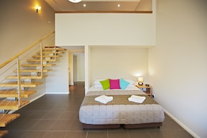 Premium bedding, pillowtop beds, blackout drapes, soundproofing - Charlestown Executive Apartments (Charlestown)