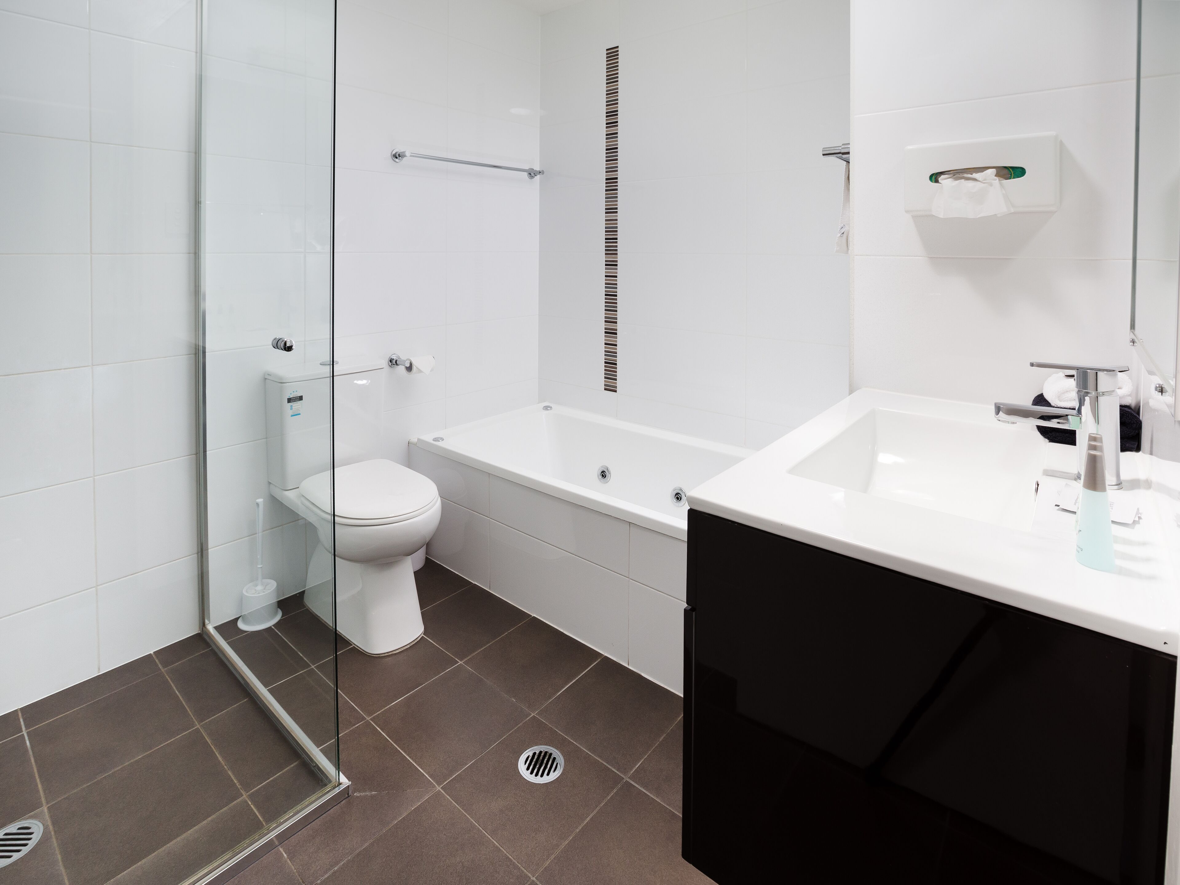 deluxe apartment, 2 bedrooms, kitchen, courtyard view | bathroom | free toiletries, hair dryer, towels, soap