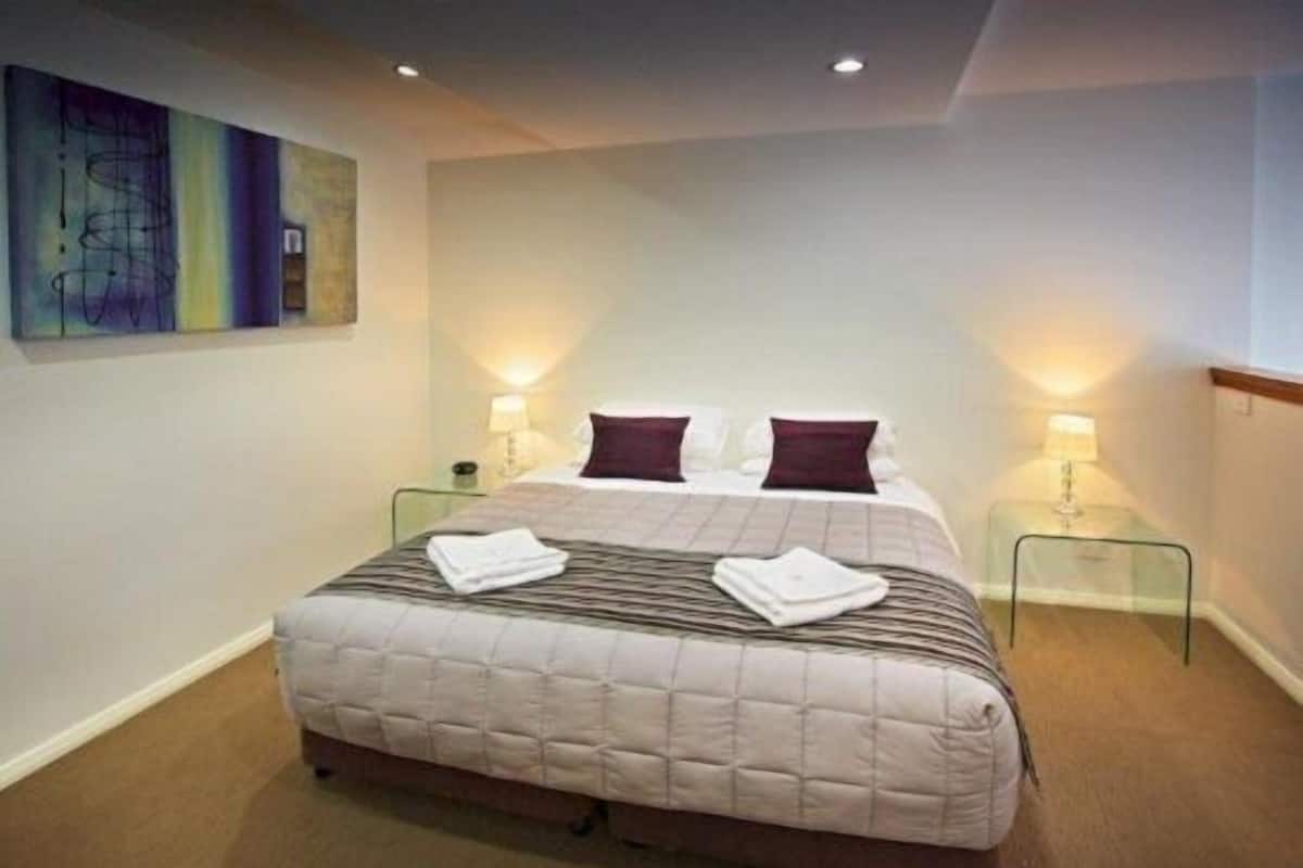 1 bedroom, premium bedding, pillow-top beds, blackout curtains