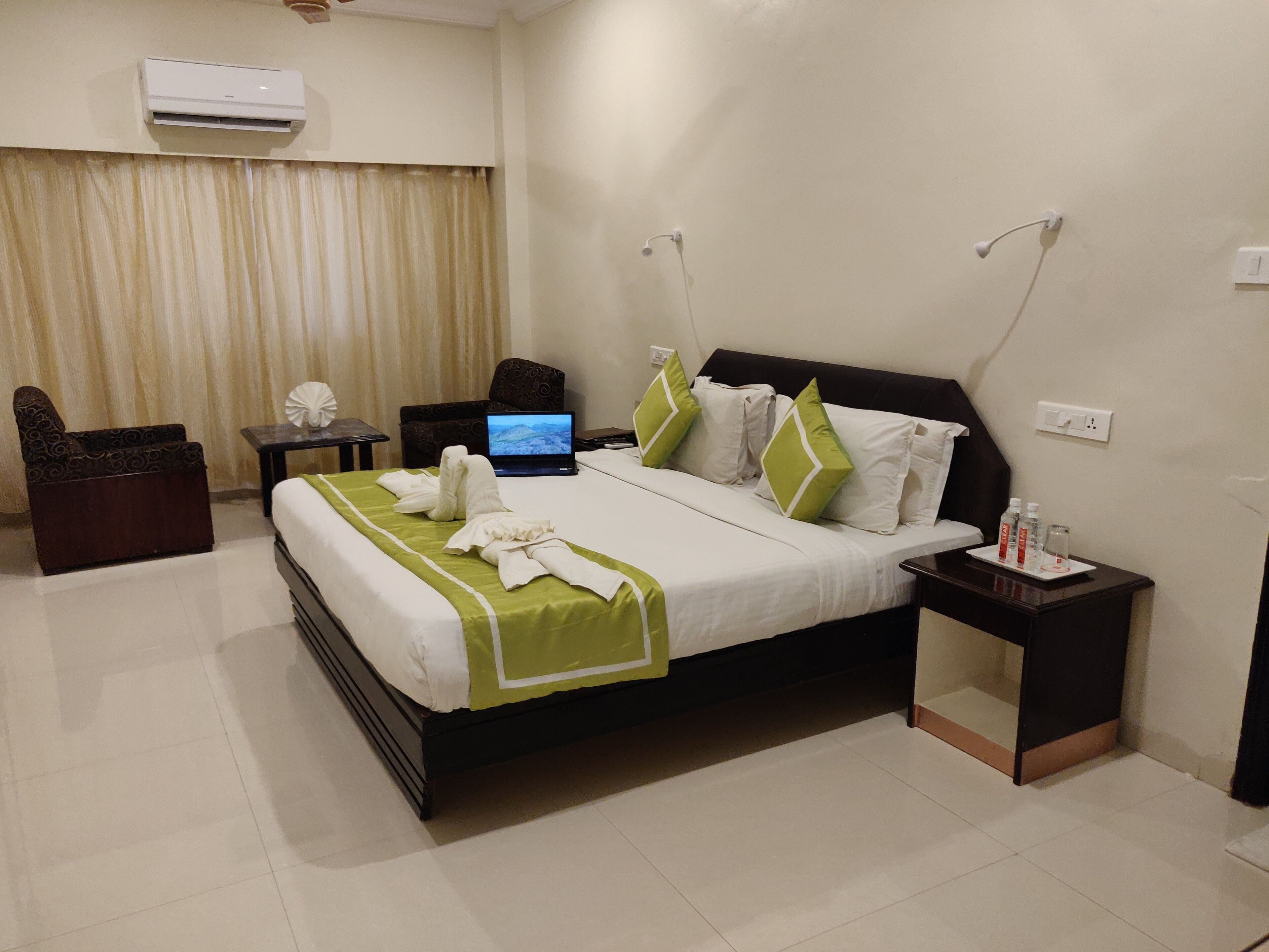 Deluxe Room | Premium bedding, down duvets, in-room safe, individually decorated