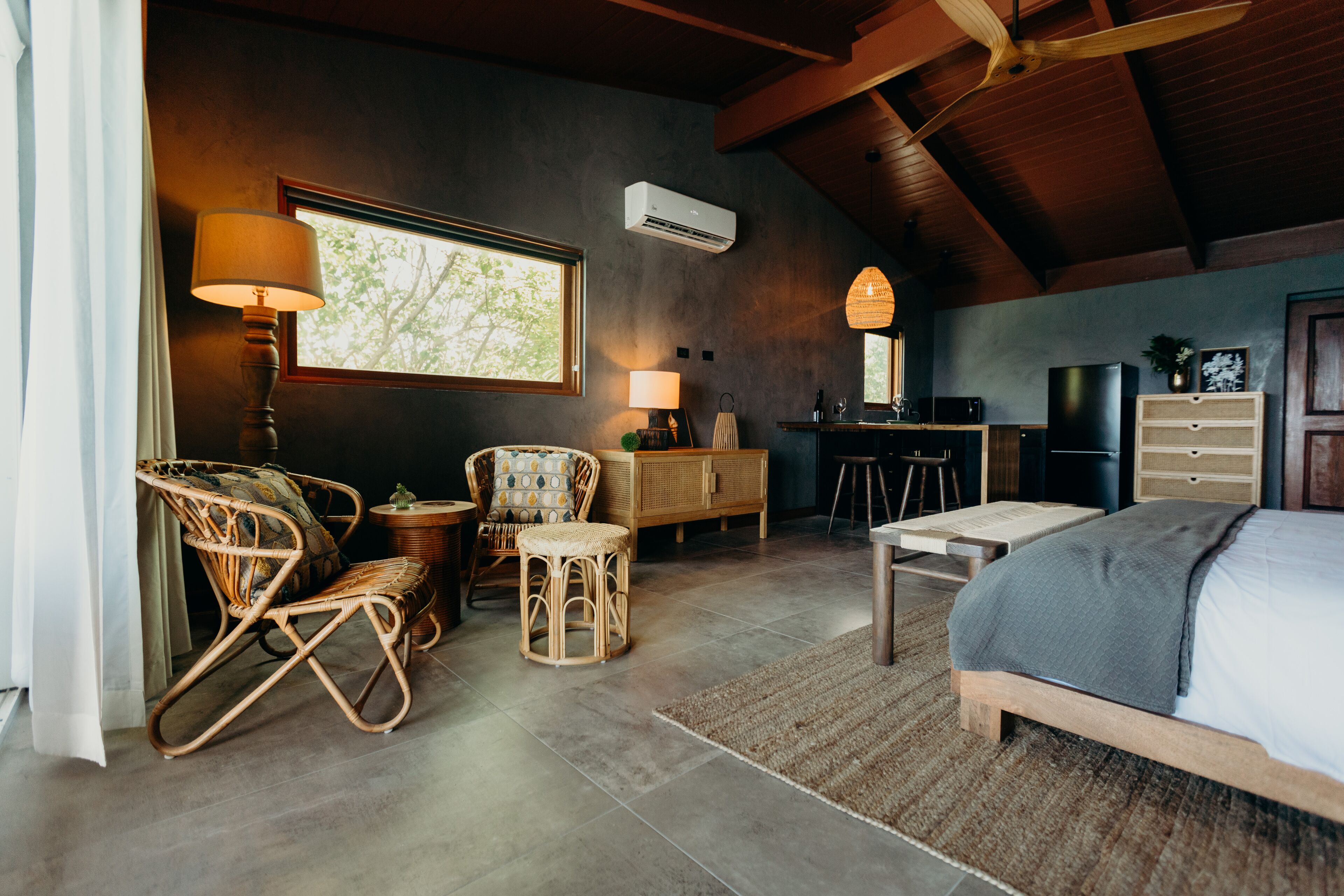 studio suite, 1 king bed, balcony, ocean view | 1 bedroom, premium bedding, individually decorated