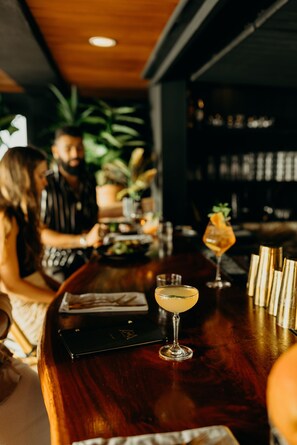 Se sirven cenas, brunch y mariscos con vista a la playa