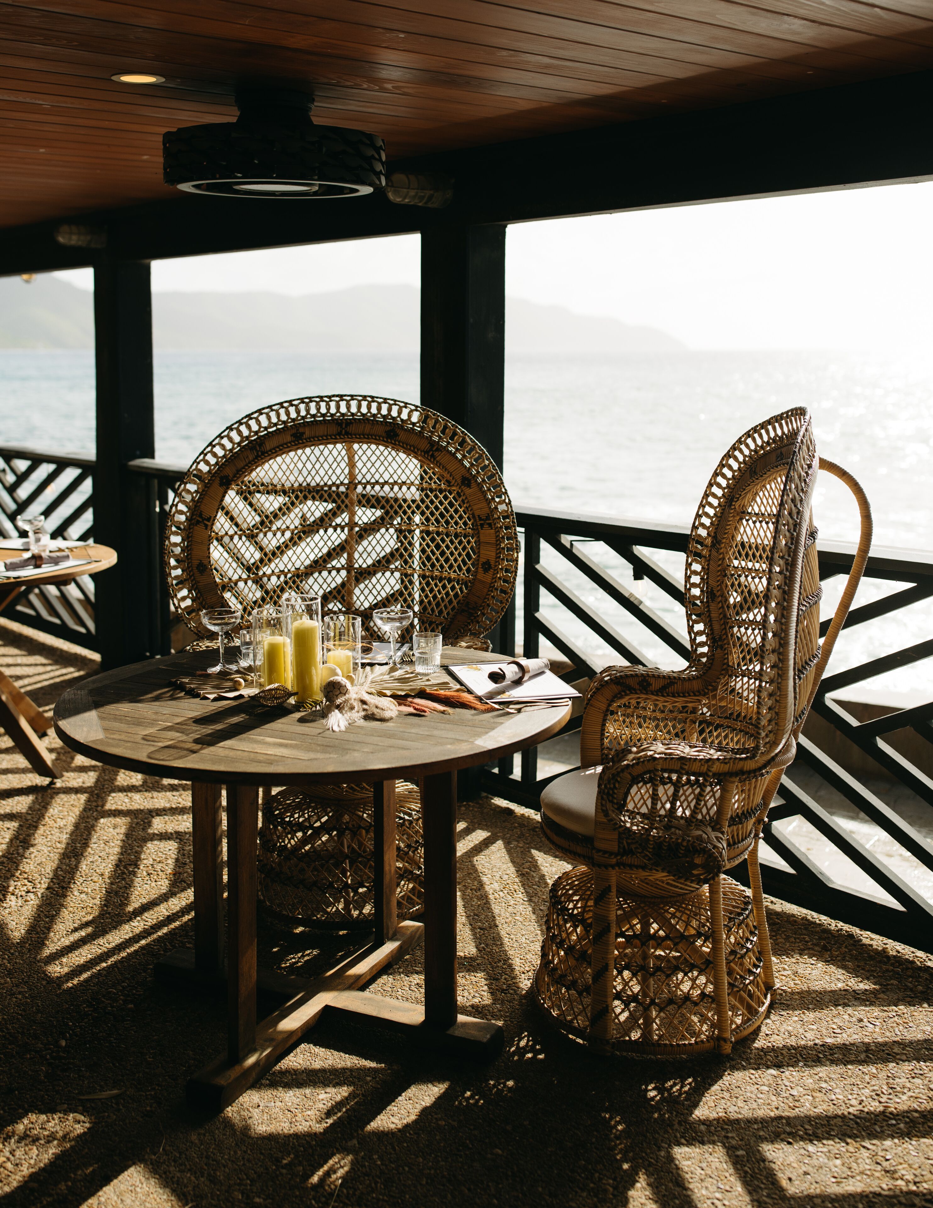 dinner, brunch served; seafood, beach views