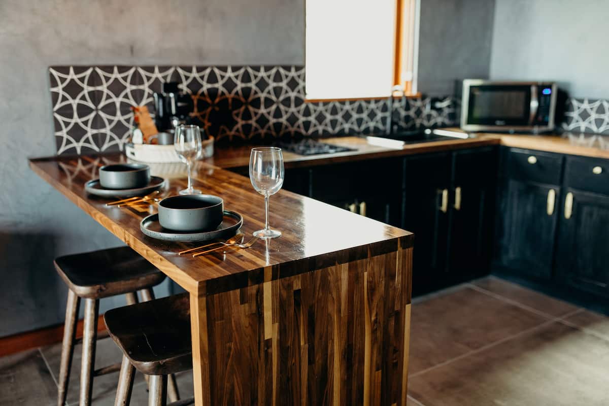 studio suite, 1 king bed, balcony, ocean view | private kitchenette | fridge, microwave, coffee/tea maker, cookware/dishes/utensils