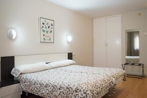 Desk, laptop workspace, iron/ironing board, free WiFi - Hotel AHC Cáceres (Cáceres)