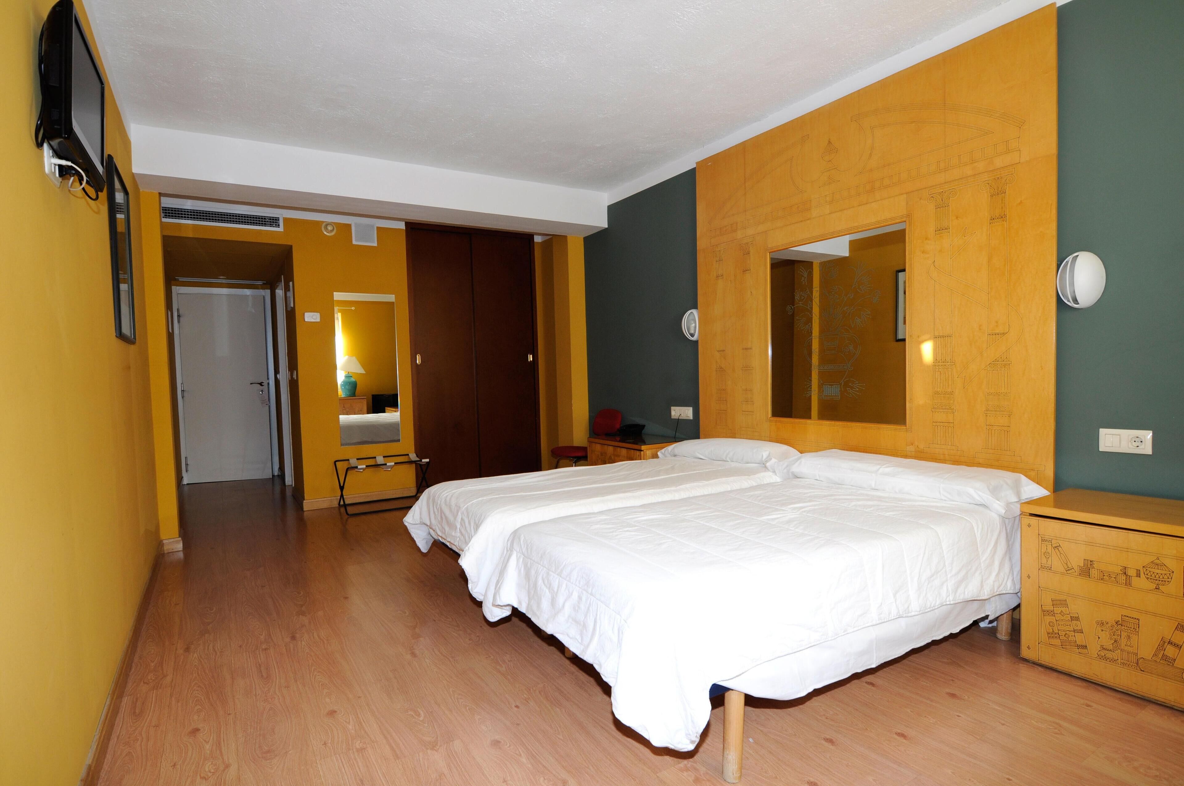 Desk, laptop workspace, iron/ironing board, free WiFi
