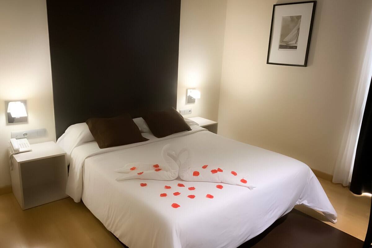 Desk, iron/ironing board (on request), WiFi (free), bed sheets