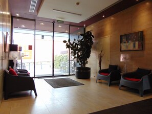Lobby lounge