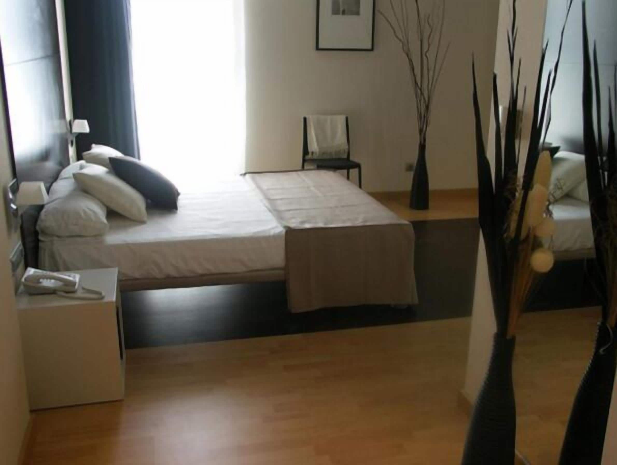 double room | desk, iron/ironing board, free wifi, bed sheets