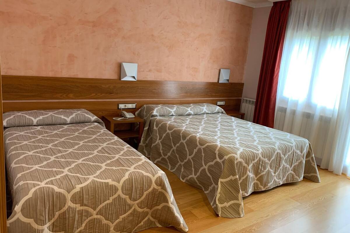 1 bedroom, premium bedding, desk, free wifi