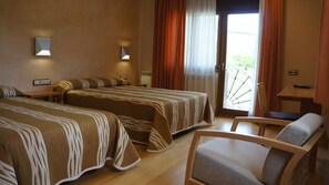 1 bedroom, premium bedding, desk, free WiFi