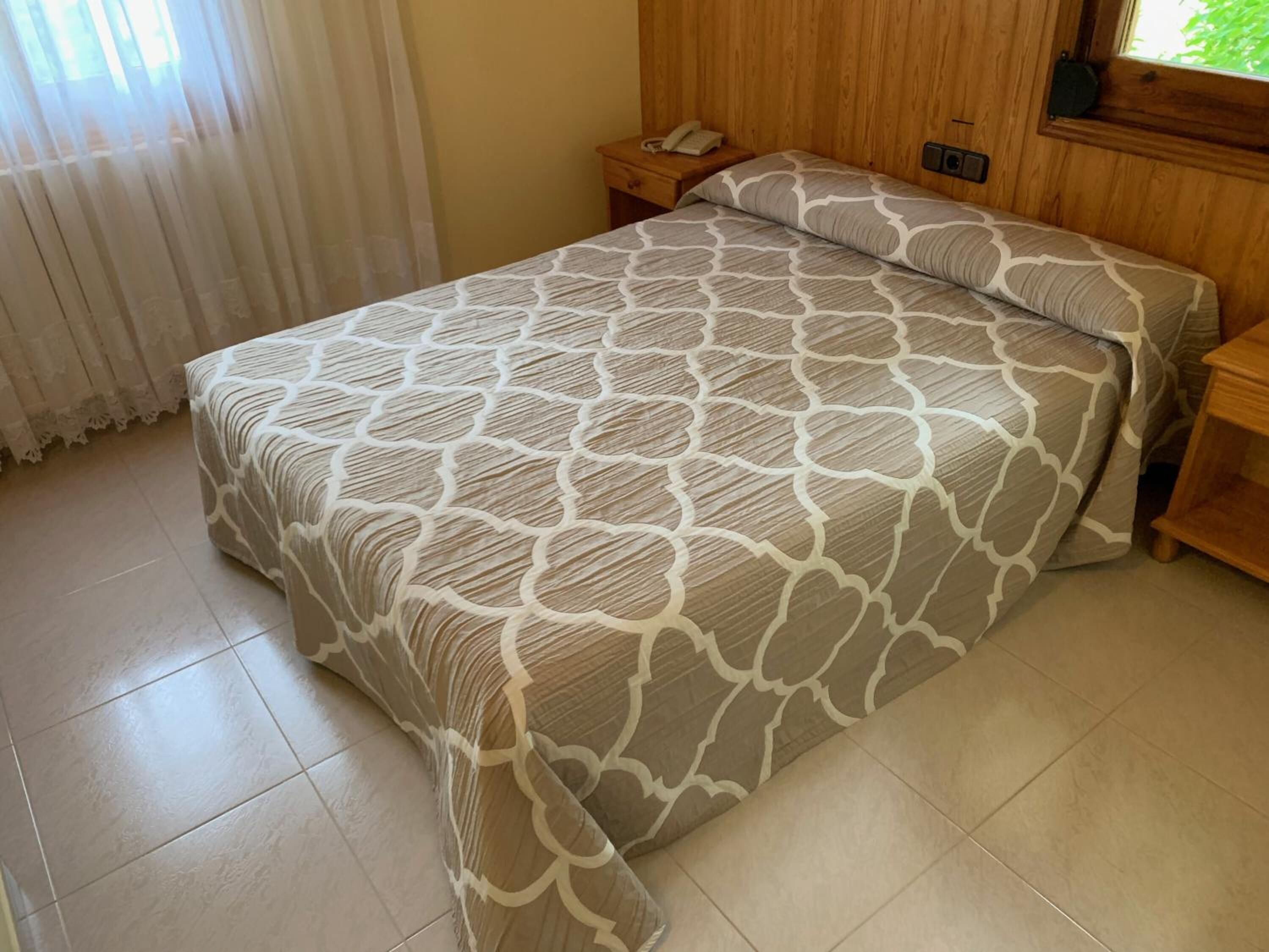 1 bedroom, premium bedding, desk, free wifi