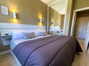 1 bedroom, down duvets, memory-foam beds, desk - Casablanca Hotel Studios (Santa Marta de Tormes)